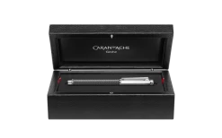 Caran D’Ache Varius Carbon Fibre Fountain Pen -Fine Pen Shop e stylo plume varius carbon argente rhodie p sportif et utra moderne p caran d ache detail3 0.jpg